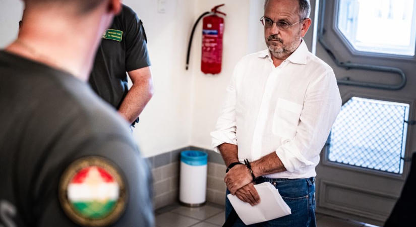Marad a szegedi Csillag börtönben Bús Balázs
