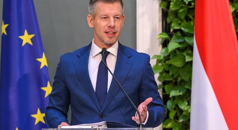 Szerb választások: Magyar Péter telefonon gratulált az egyetemistáknak, a VMSZ bentmaradt a parlamentben
