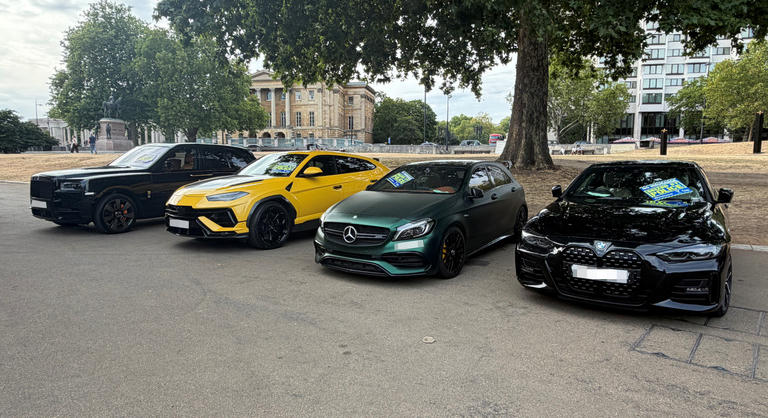 Másfél milliárdos Ferrarit is lefoglalt a rendőrség egy nagyszabású akcióban