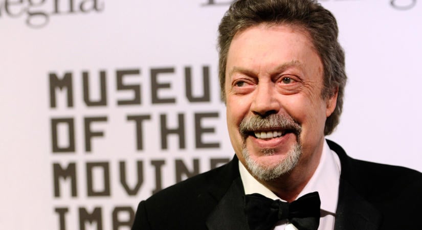 Meghalt Tim Curry színész