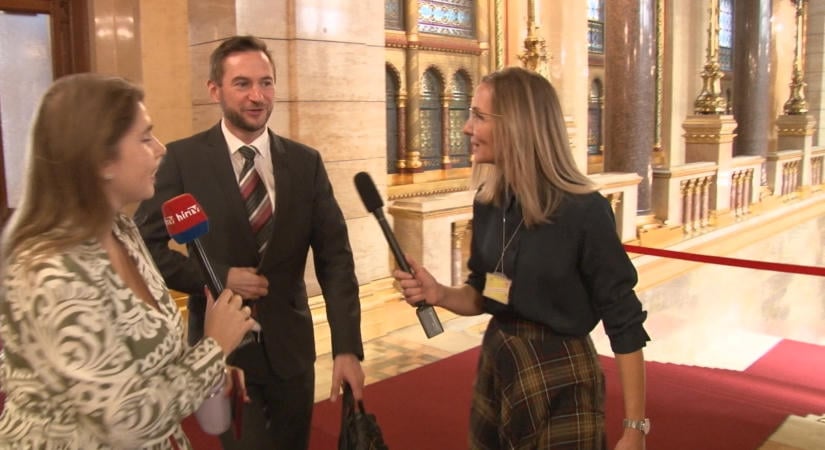 Hallgatnak a Tisza politikusai Kaprinyák Tibor felfüggesztéséről és luxusvadászatáról is (VIDEÓ)