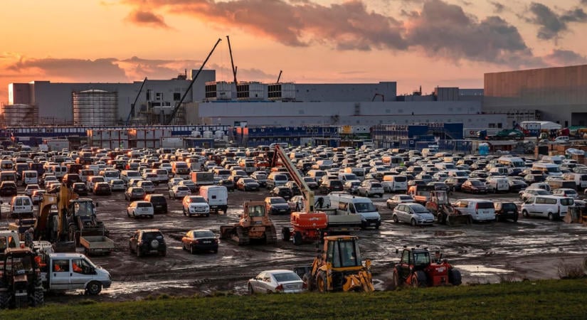 Újabb dokumentum bizonyítja, hogy már 2022-ben Orbán apjától rendelték a köveket az iváncsai akkugyár építéséhez