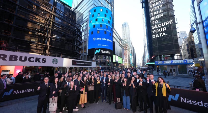 BNB-t felhalmozó cég szólaltatta meg a Nasdaq nyitócsengőjét