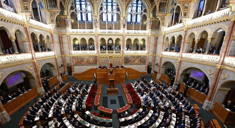 Benyújtották az ügynökakták nyilvánosságra hozatalát előkészítő törvényjavaslatot