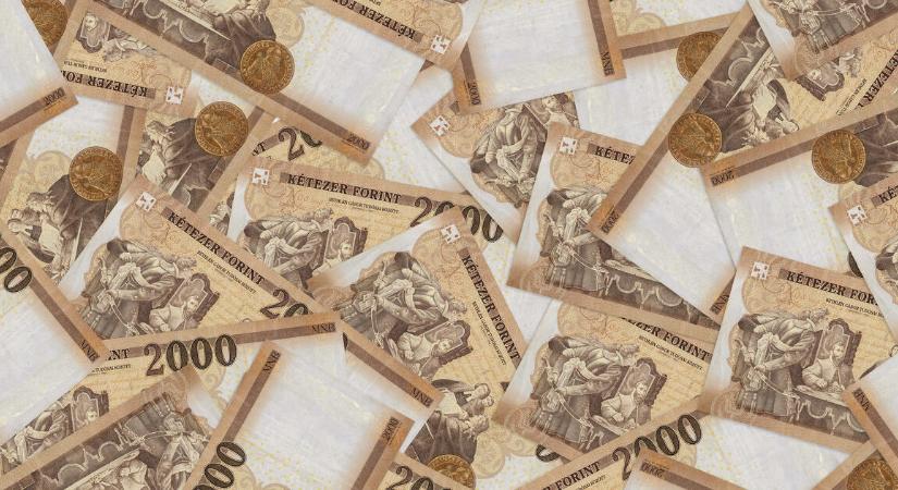 Fittyet hány a gyengülő hangokra a forint