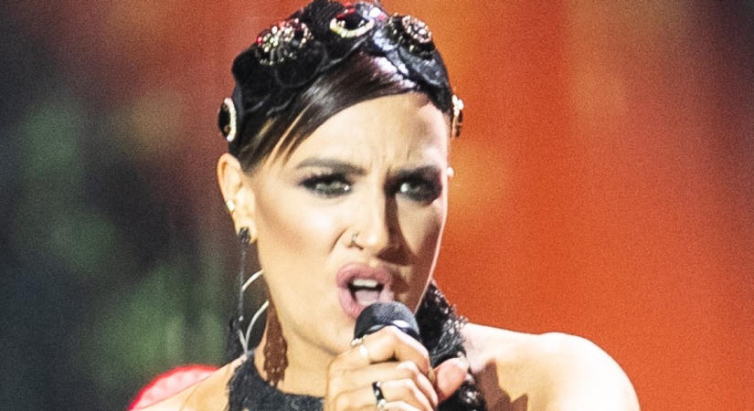 Ennyibe került Tóth Gabi fellépése: a koncert előtt tojásdobálást szerveztek ellene