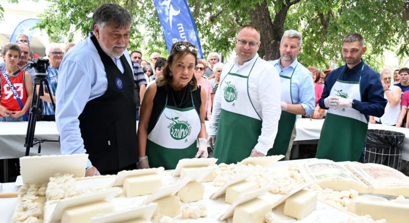 Fantasztikus tortakölteményt vágtak fel Szolnok napja alkalmából – videóval, galériával