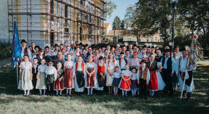 Kilencvenöt év, ezer táncos, ennyien fordultak meg a szanyi Bokrétában