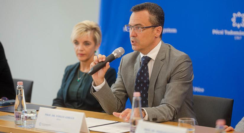 Megszüntetheti az új egyetemi vezetés a Kancelláriát – Vége a „kettős vezetésnek”