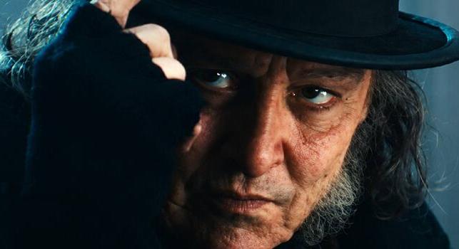 Johnny Depp Karácsonyi éneke inkább rémálom, mint karácsonyi csoda – itt az Ebenezer első előzetese