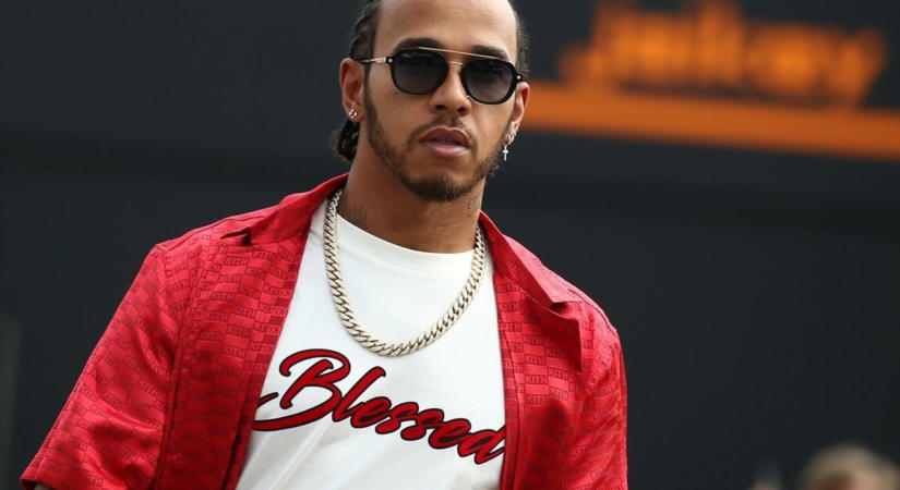 Gyűjtögetős kártyákkal bizniszel Lewis Hamilton, meg is nyílt az első boltja