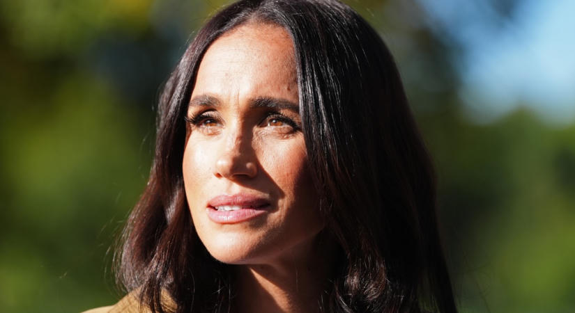 Még vissza sem tértek a Palotába, máris kihúzta a gyufát Károly királynál Meghan Markle