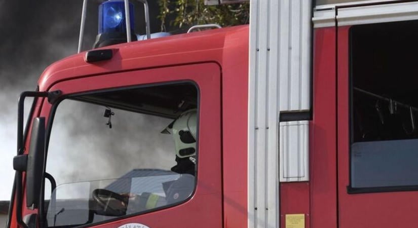 Négy istállóból kettő teljes terjedelmében lángra kapott Keréktelekinél - újabb részletek derültek ki