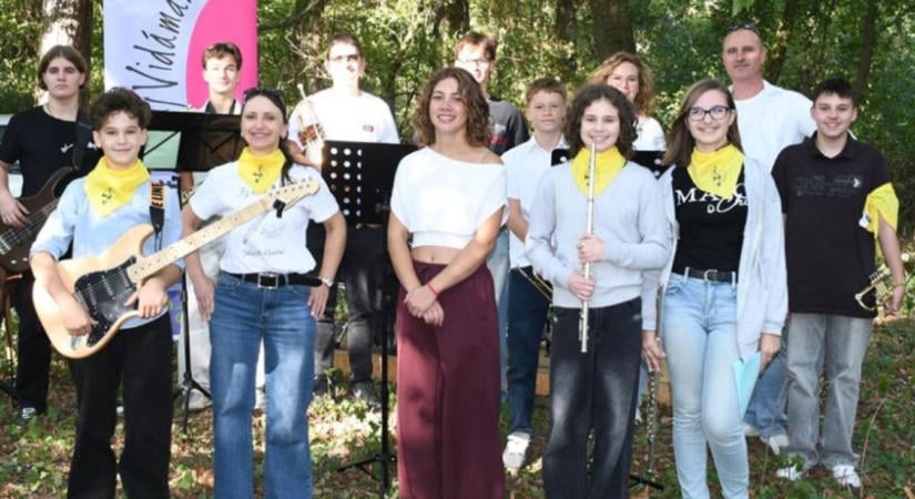 Koncert a szanyi erdőben a zeneiskolai növendékektől