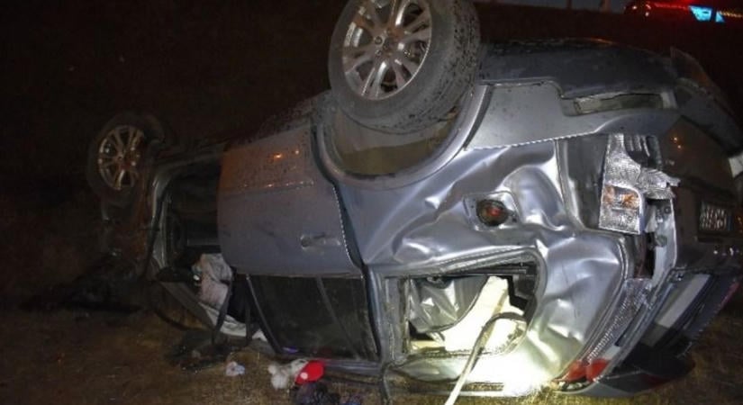 Súlyos baleset az M30-ason! A sofőr elaludt és árokba csapódott, az ütközésben mindenki megsérült – fotóval