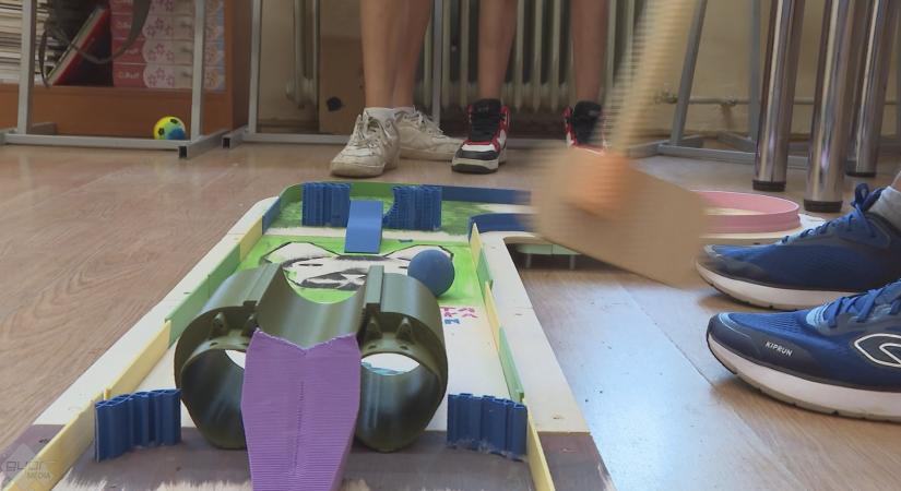 Minigolf pályát nyomtattak