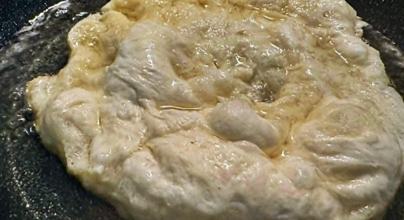 Nagymama lángos receptje: így lesz kívül ropogós, belül puha és levegős