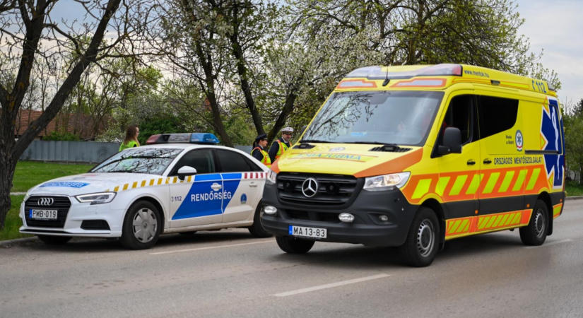 Többen is elmentek a vérző idős férfi mellett, végül két járókelő segített