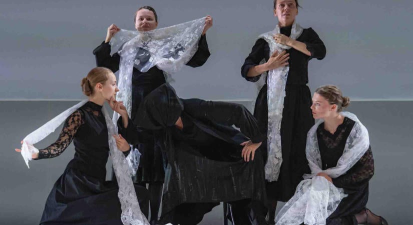 VIGYÁZZ, ROBBAN! Federico García Lorca: Bernarda Alba háza / Csokonai Nemzeti Színház Debrecen