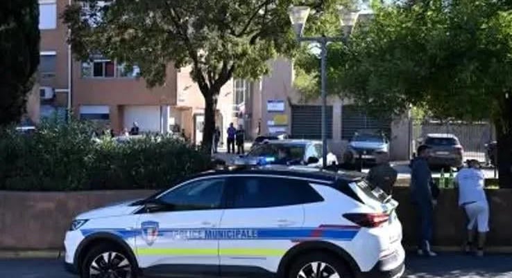 Késsel rontott be az osztályterembe egy hetedikes diák Romániában
