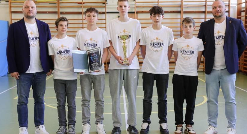 Év sportolója 2025: győztes kézilabdázók és példamutató pedagógusok a Kemény suliban