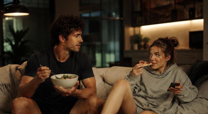Te edzel, ő inkább rendel egy pizzát – tényleg tönkretehet egy kapcsolatot a wellness-szakadék?