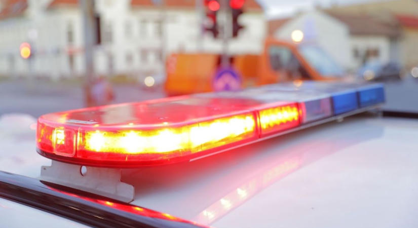 Baleset Debrecenben: beszorult egy utas a roncsba, a tűzoltóknak kellett kiszabadítani!