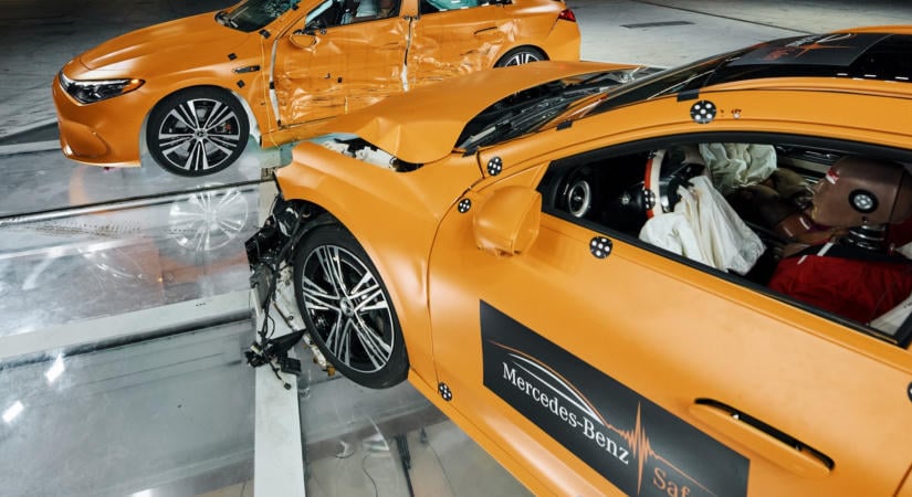 Kínától ellesett ötlettel villog a Mercedes