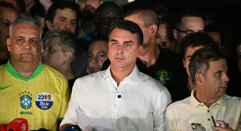 Megtiltották Bolsonaro számára az ország elhagyását