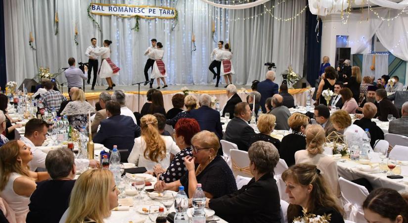 Országos román bált rendeztek Gyulán – galériával