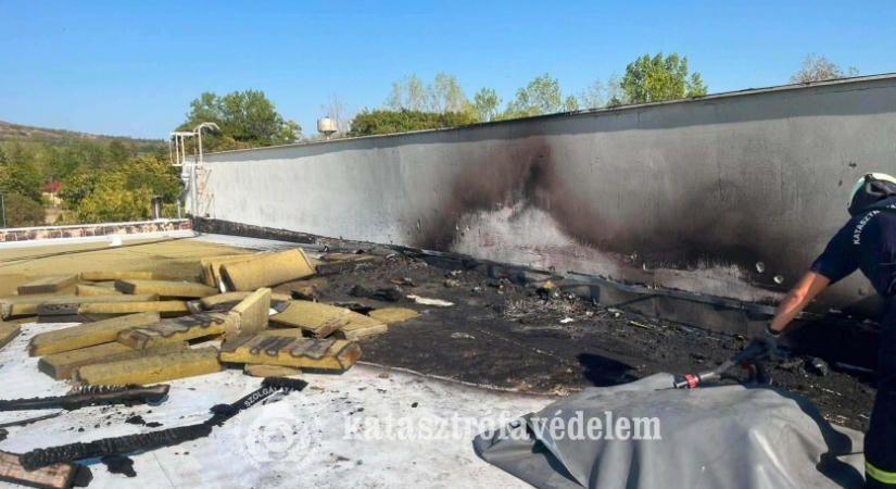 Lakóépületek lángoltak szerdán
