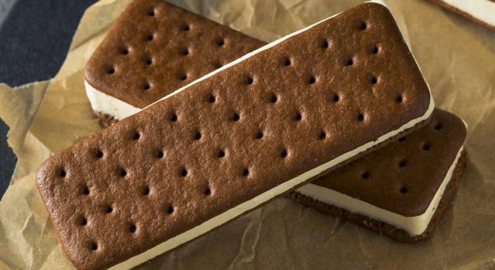 Kakaós jégkrémszendvics házilag: sokkal finomabb, mint a bolti