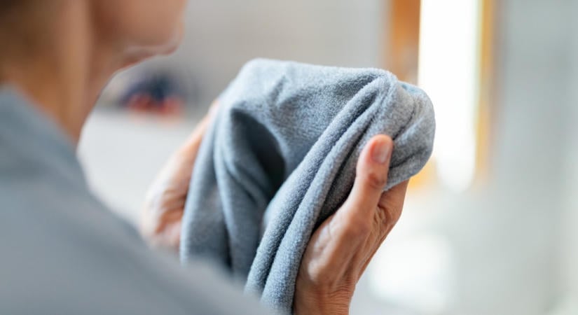 A legtöbben nem mossák meg ezt a testrészt, pedig rengeteg szennyeződés gyűlik össze rajta