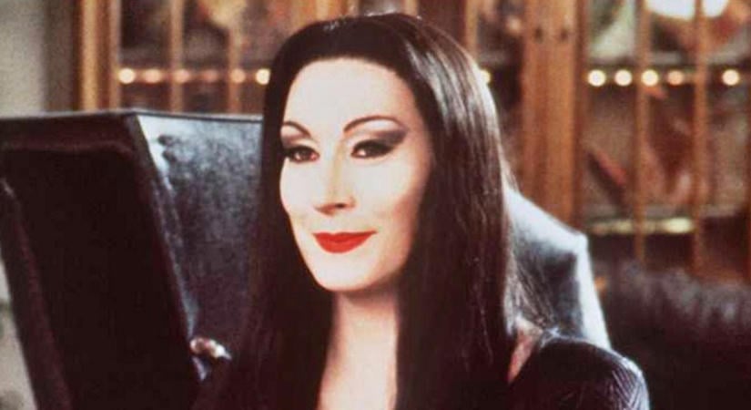 A 74 éves Anjelica Huston mára teljesen felismerhetetlenné vált a sok plasztikai beavatkozástól