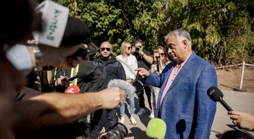 Orbán Viktor a hatóságokra mutogat aranykonvoj-ügyben