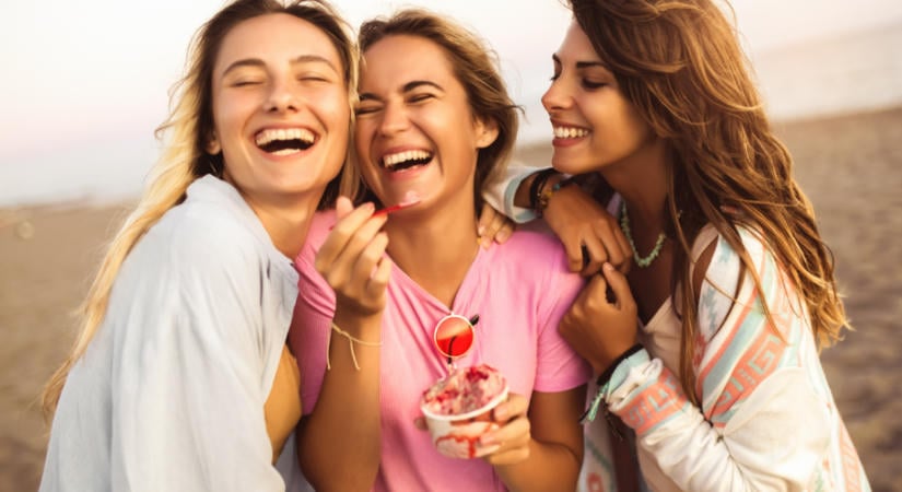 Mellettük nem lehet unatkozni: ezek a csillagjegyek híresek a humorérzékükről