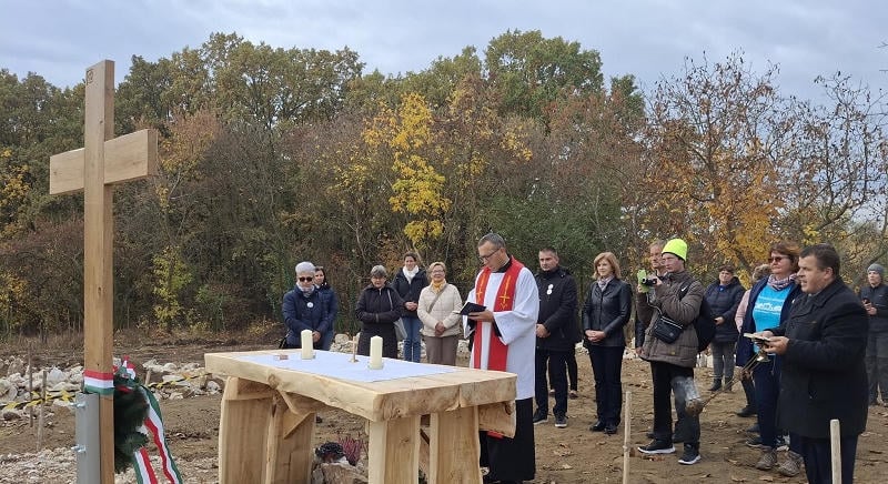 Évszázadok után újra imádság szólt a tiszaörvényi Templom-dombon