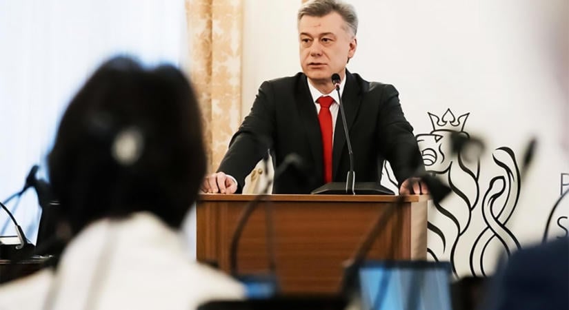 Vádat emeltek a volt cseh igazságügyi miniszter, egykori helyettese és társaik ellen kriptovalutás pénzmosás és más bűncselekmények miatt