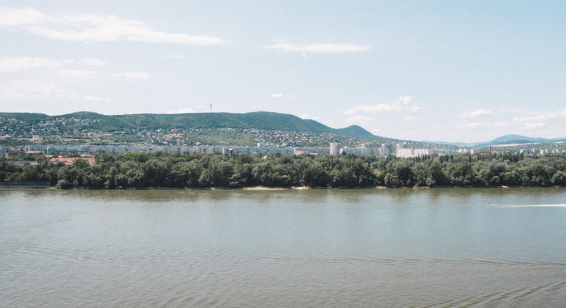 Búvárok és speciális mentők keresték a halottnak hitt férfit a Dunában, aki eközben már rég otthon volt