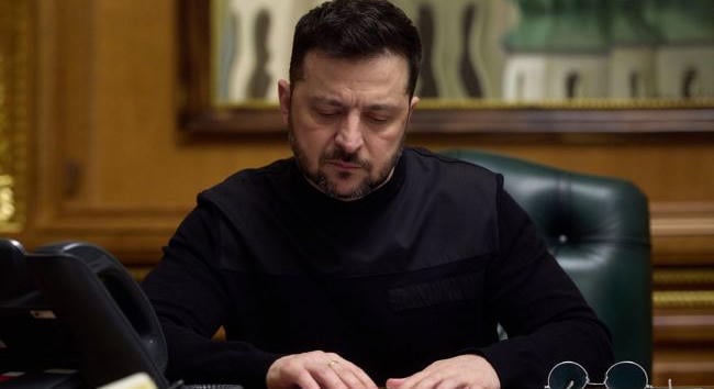 Zelenszkij aláírta a csaló call centerek szigorú büntetéséről szóló törvényt
