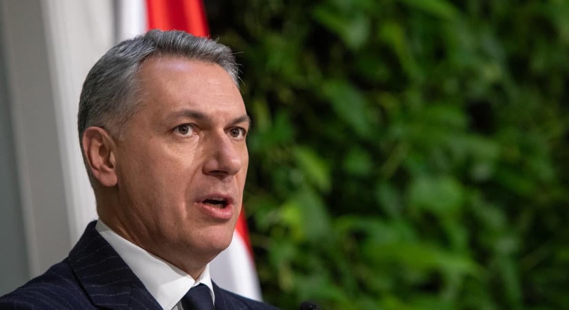 Vitézy Dávid: Lázár János miniszterként csak a papírban hitt, abszolút nem olvasott és nem is írt e-maileket