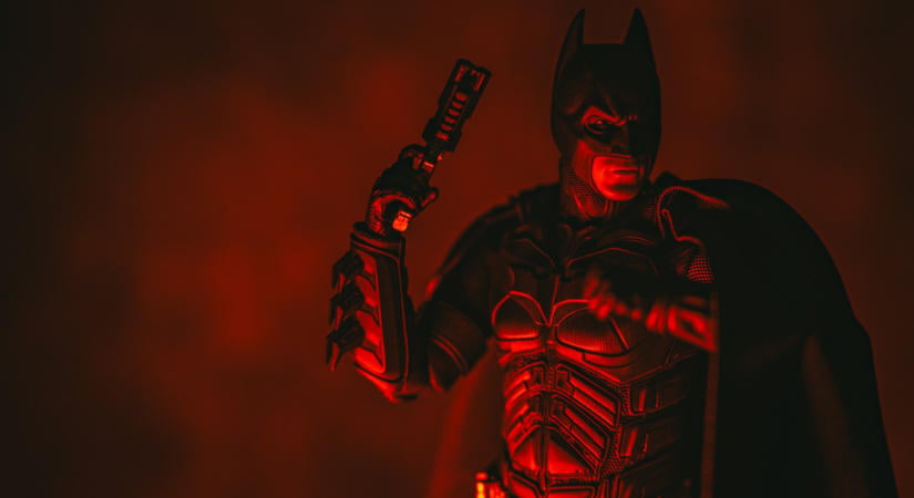 Batman saját kezűleg kezdte javítani az utat Szentpéterváron