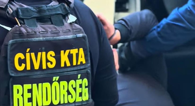 Kiraboltak egy debreceni kisboltot, az eladót súlyosan bántalmazták – videóval