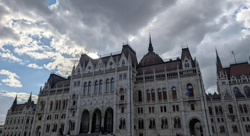 Menesztett egy helyettes államtitkárt Magyar Péter