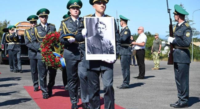 Jevhen Konovalec, az Ukrán Nacionalisták Szervezete alapító vezetőjének földi maradványait visszaszállították Ukrajnába