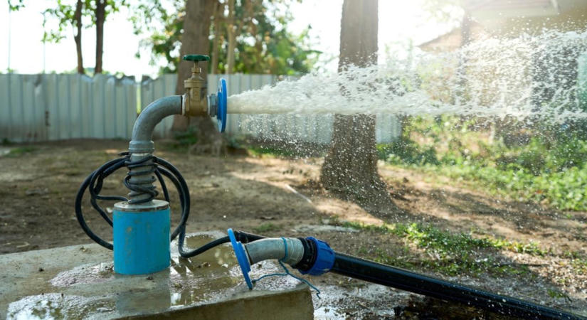 Hiába van víz a kútban, ha a szivattyú nem viszi: technológiát váltanak a szakemberek