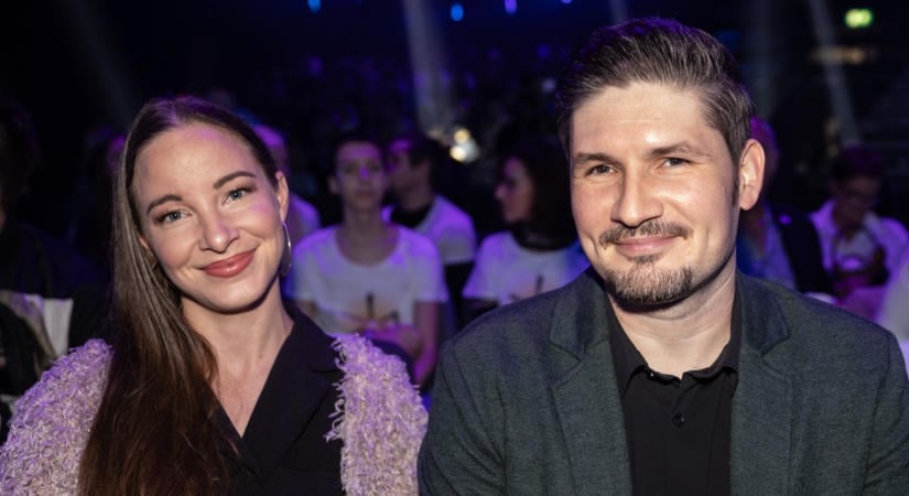 Palcsó Tomi eljegyezte barátnőjét