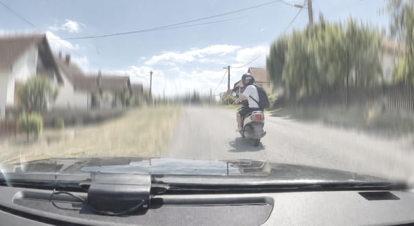 Videó: egyre több gondot okoznak a magyar zsaruknak a motorral menekülő tinik