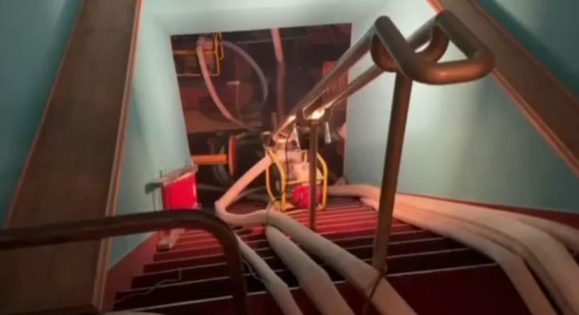 Víz tört be egy visegrádi szállodahajóba, különleges kamerákkal keresték a sérülést