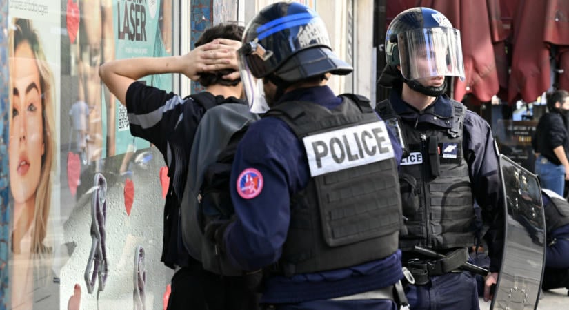 Diáktüntetésen vesztette el a kezét egy 15 éves fiú Franciaországban